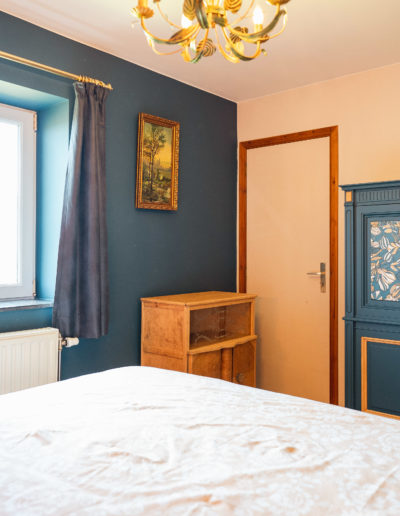 Chambre 2 personnes inspirées des années folles pour cet airbnb au style rétro